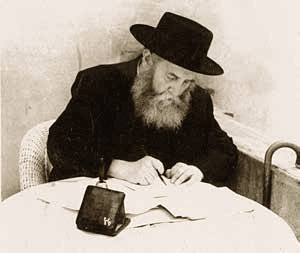 РЕБЕ РАЯЦ В 5695 (1935) ГОДУ.